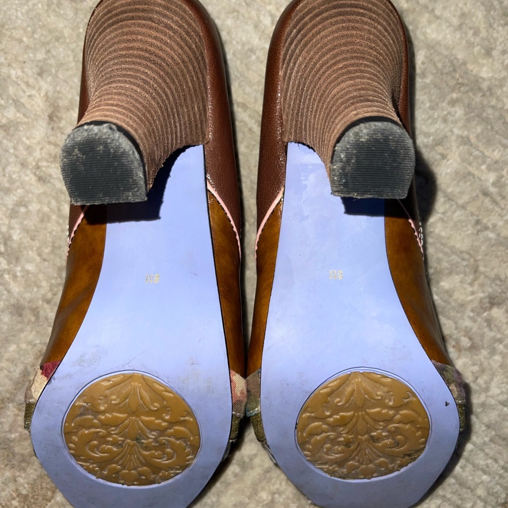 ๐๐๐๐๐ ๐๐๐ ๐๐๐๐ ๐ก๐๐ Retro-Inspired Heels - Picture 11 of 16